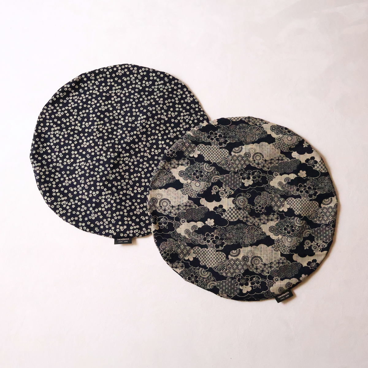 Fabric: Sakura (Left) , Kumotori (Right)